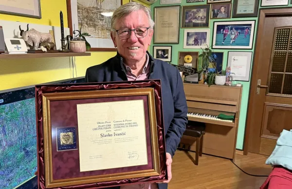 Slavko Ivančič se je pred nekaj dnevi razveselil tudi zlatega grba 
Občine Piran za  prispevek slovenski glasbeni kulturi.    