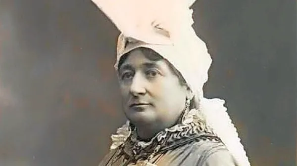 Novi portal je ime dobil po slovenski političarki, narodni dami in svetovljanki Franji Tavčar (1868-1938).