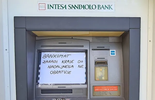 Storitve bankomata od vloma na začetku junija uporabnikom niso več 
na voljo. 