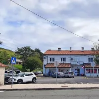V Gračišču delujejo pošta, trgovina, šola, bencinska črpalka, 
gostilna, postavili so tudi avtomata za napitke in prigrizke. Tudi 
zato domačini ne morejo razumeti, da so ostali brez bankomata.   