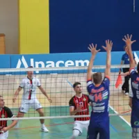 Alpacemova okrepitev iz BiH Andrej Ristić (desno) je z iznajdljivostjo skrila pomanjkanje centimetrov.