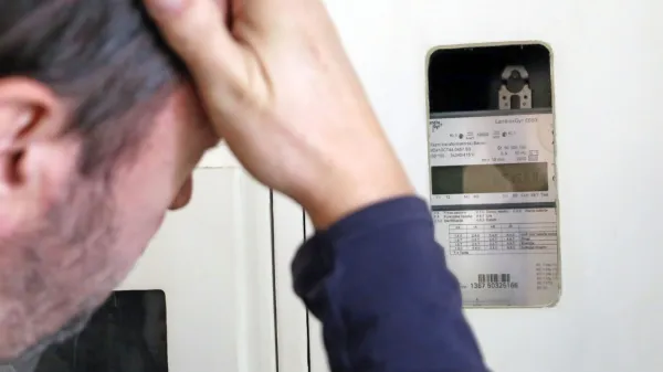Že več kot leto dni poteka boj za dobavo števcev električne 
energije, vreden približno 30 milijonov evrov. 