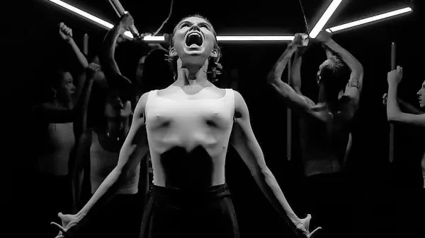 Festival Visavì je sklenila predstava domačega kolektiva MN Dance 
Company F-lights.