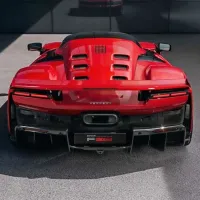 Ferrari F80 ima hibridni pogonski sklop z V6-motorjem, ki zmore 895 
kW, in zasoljeno ceno, ki se začne pri 3,6 milijona evrov.