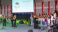 Posebno navdušenje je požela skladba Vivo per lei, ki so jo zapeli 
nekdanji učenci Jan Veljak, Laura Ivančič in Lana Hrvatin ob 
spremljavi Otroškega in mladinskega pevskega zbora OŠ Livade 
pod vodstvom Andreje Štucin Cergol.    