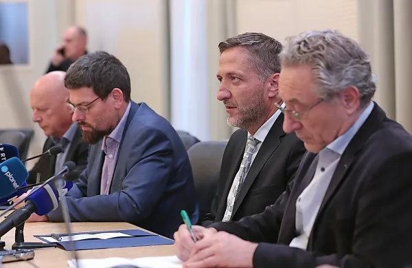  Vladni in sindikalni predstavniki so doseli soglasje glede formulacije besedila  kolektivne pogodbe za javni sektor.