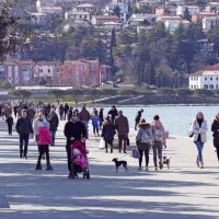 Običajni praznični utrip s koprske promenade