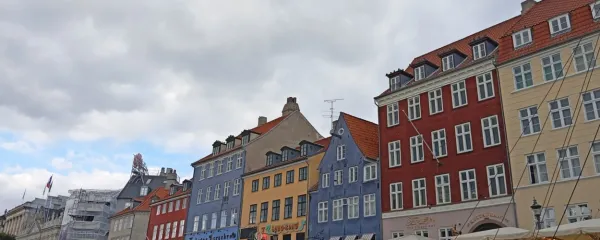 Barvit in očarljiv Nyhavn je ena najbolj ikoničnih znamenitosti
Københavna.