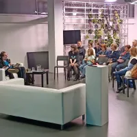 Častni gost čezmejnega festivala  Poskusi z jezikom je bil pesnik 
Boris A. Novak.