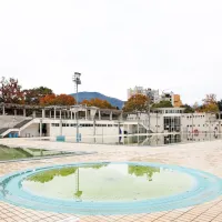 Mestni občini bo pri  obnovi letnega bazena z milijonom evrov 
pomagalo  ministrstvo za gospodarstvo. 