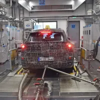 V sklopu tovarne deluje tudi razvojni center za nove pogone.

