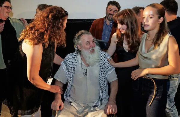 Vinci Vogue Anžlovar po projekciji Tartinijevega ključa na letošnjem Festivalu slovenskega filma, obkrožen s svojo ekipo