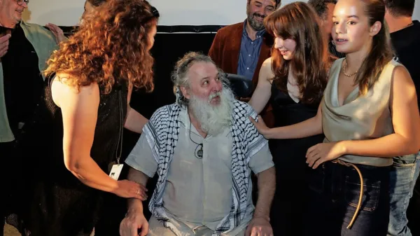 Vinci Vogue Anžlovar po projekciji Tartinijevega ključa na letošnjem Festivalu slovenskega filma, obkrožen s svojo ekipo