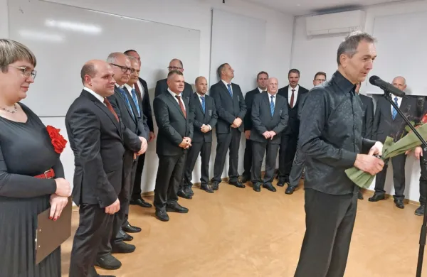 Pevci opajskega moškega pevskega zbora Kras so jubilej praznovali s  pevskimi prijatelji z Vogrskega.