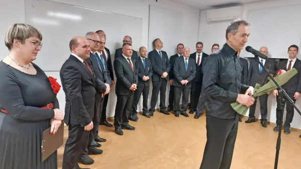 Pevci opajskega moškega pevskega zbora Kras so jubilej praznovali s  pevskimi prijatelji z Vogrskega.