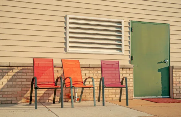 Tudi kovina ne mara vode, saj jo hitro napade rja.