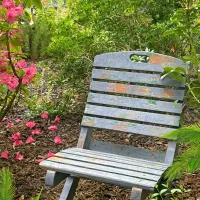  Lesenim kosom pohištva zato pred spravilom namenite svežo 
plast zaščitnega premaza.