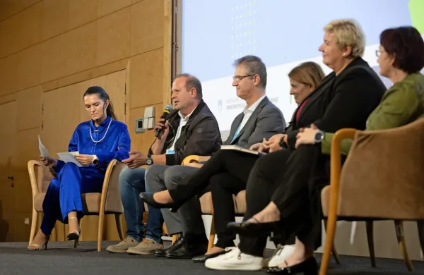 V Portorožu je bila pred dnevi  2. mednarodna konferenca Digitrajni učitelj.  
