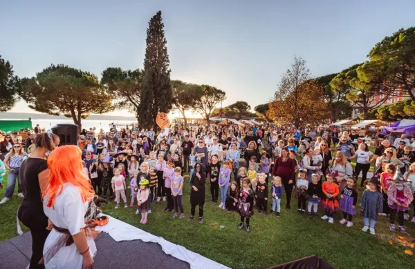 Veliko obiskovalcev se je zabavalo na Halloween festu, ki so ga hoteli Lifeclass pripravili na plaži Meduza.