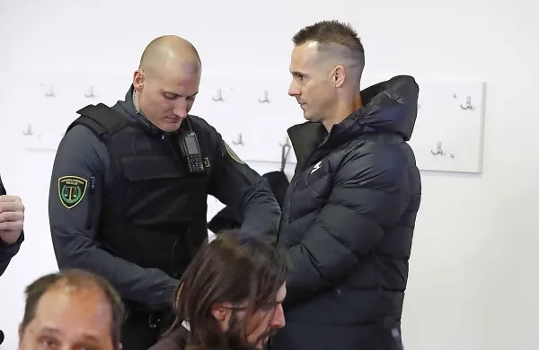 Aleš Zupančič, že obsojen zaradi trgovine z drogo, se je v zadnjem 
kazenskem postopku  odločil, da se nima smisla sprenevedati, in je 
krivdo priznal.