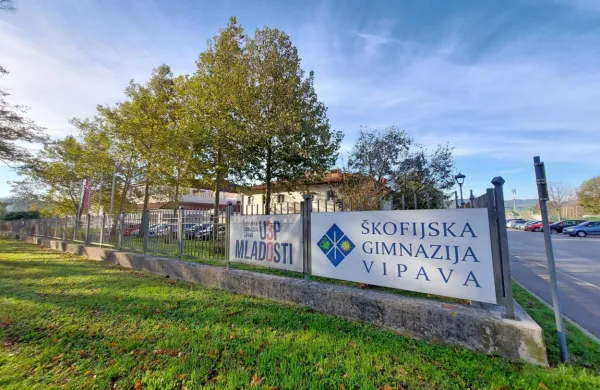 Škofijska gimnazija Vipava bo po 26 letih dobila novega ravnatelja oziroma ravnateljico.  