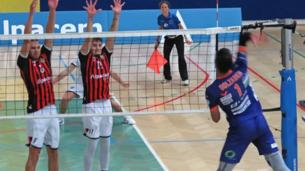 Rok Jerončič (levo) in Lian Svit Maretič (ob njem) sta bila ob novi 
zmagi med stebri kanalskega moštva.