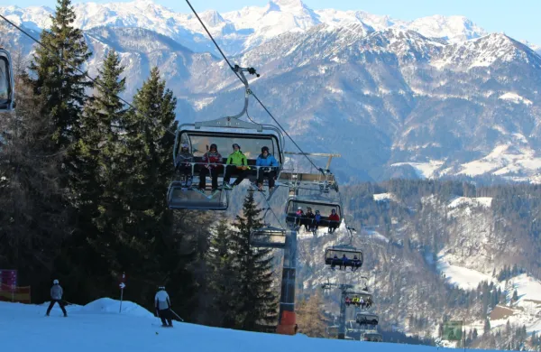 Med številnimi prednostmi SC Cerkno (slabost je le njegova nizka 
lega) mnogi ne pozabijo omeniti najlepšega razgleda na Julijske 
Alpe.