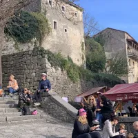Martinovanje na Krasu: lepo vreme privabilo množico vinoljubcev na največje razpršeno martinovanje v Sloveniji (FOTO)