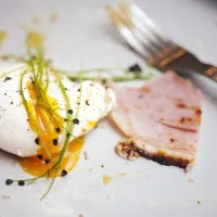 Pri poširanju vodo vrtinčite in dodajte žlico kisa.