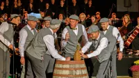 V Dvorani Burja na Škofijah je ob okroglem jubileju Zveze 
kulturnih društev Mestne občine Koper    potekala slovesna prireditev z bogatim kulturnim programom.