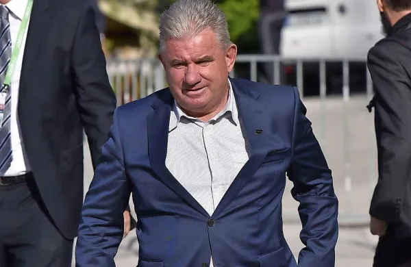 Andrej Vizjak, nekdanji minister za okolje v Janševi vladi, danes poudarja, da
so s pravilnikom želeli preprečiti zgolj uporabo večjih bojlerjev. Toda to ne
drži. V praksi je namreč pomenil, da bi večina hiš ostala brez bojlerjev.