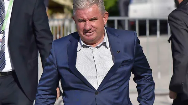 Andrej Vizjak, nekdanji minister za okolje v Janševi vladi, danes poudarja, da 
so s pravilnikom želeli preprečiti zgolj uporabo večjih bojlerjev. Toda to ne 
drži. V praksi je namreč pomenil, da bi večina hiš ostala brez bojlerjev.

