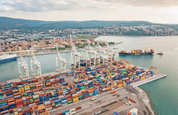 Na kontejnerskem terminalu so oktobra pretovorili 106.698 TEU in 
s tem postavili nov mesečni rekord. 