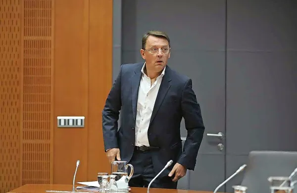 Tone Rop je najprej imel podporo Roberta Goloba, nato pa je ta 
podporo izzvenela.