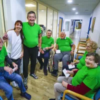 Jana Horvat, ki je bdela nad organizacijo letošnje Mini olimpijade, 
s člani ekipe iz Olma.