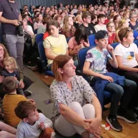 Neznosna gneča na slavju ZPM je bila morda dobra. Pomenila je, da so otroci 
in mladi v Idriji in Cerknem še, čeprav njihovo število strmo upada.

