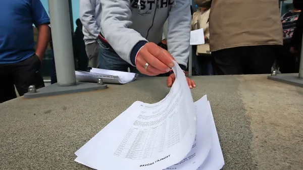 Da bi spodbudili lastništvo zaposlenih v podjetjih, je vlada 
pripravila dve rešitvi; preložitev obdavčitve nagrad za zaposlene v 
zagonskih podjetjih na kasnejše obdobje in spremembe pri 
obdavčitvi nagrajevanja delavcev z delnicami.