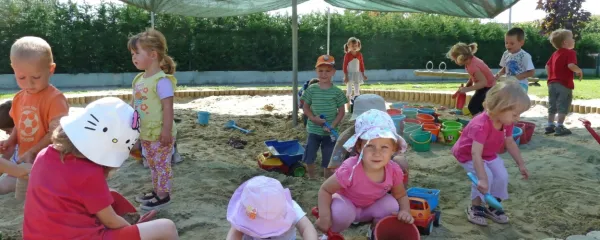 V vse bolj sterilnem svetu utegne biti prav sprejemanje narave z 
umazanijo vred tisto, kar potrebuje imunski sistem naših otrok.