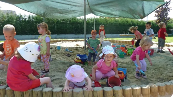 V vse bolj sterilnem svetu utegne biti prav sprejemanje narave z 
umazanijo vred tisto, kar potrebuje imunski sistem naših otrok.