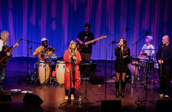 “Mednarodnozabavna” zasedba je tudi tokrat poskrbela za večer vse mogoče svetovne glasbe. 