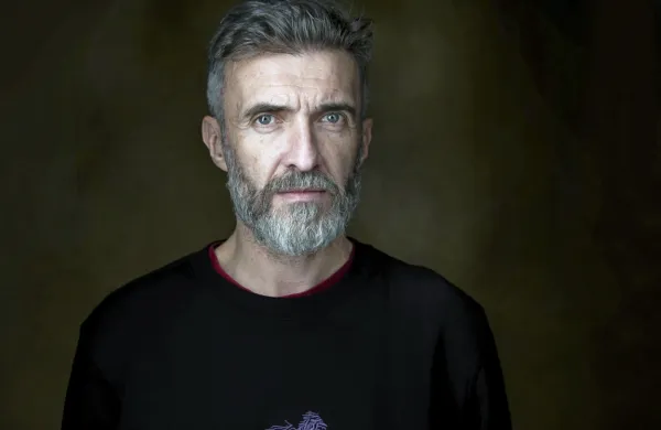 Mark  O'Halloran je avtor komične drame Pogovori o seksu, ki jo bodo decembra 
uprizorili v SNG Nova Gorica. 