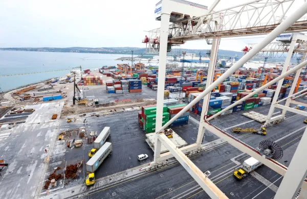 Luka Koper z višjimi prihodki in dobičkom

