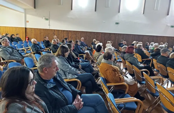 Vipavci so na zboru krajanov imeli številne pomisleke o načrtovani 
zasnovi poslovno-stanovanjskega objekta sredi Vipave.
