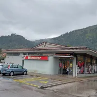 Na mestu zdajšnjega marketa bi zgradili v slemenu 16 metrov 
visoko stavbo.