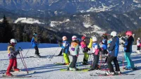 Predprodaja vozovnic za SC Cerkno poteka prek spleta in v hotelu 
v Cerknem. Cene so ohranili na ravni lanskih.