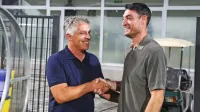 Kateri od trenerjev bo boljše volje danes popoldne? Koprski Oliver 
Bogatinov (levo) ali celjski Albert Riera?