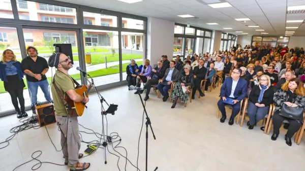 Odprtje Centra so z glasbo pospremili Rudi Bučar, Anika Horvat in 
Lean Kozlar Luigi.