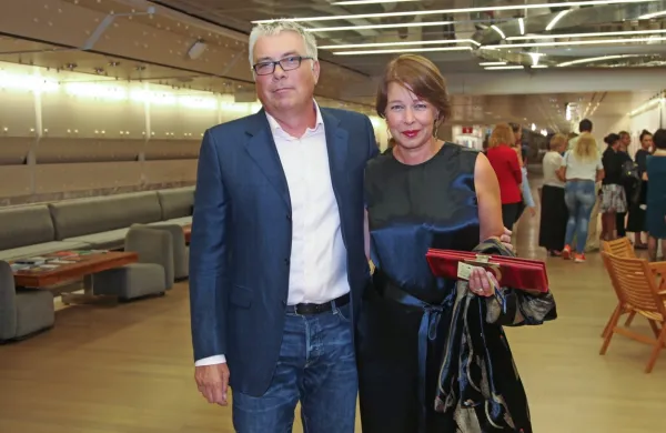 Režiser Jani Sever (na fotografiji ob njem je soproga Kristina) je 
dejal, da sta bila inspiracija za film Čao Bela  njegova otroka in 
njuni prijatelji.