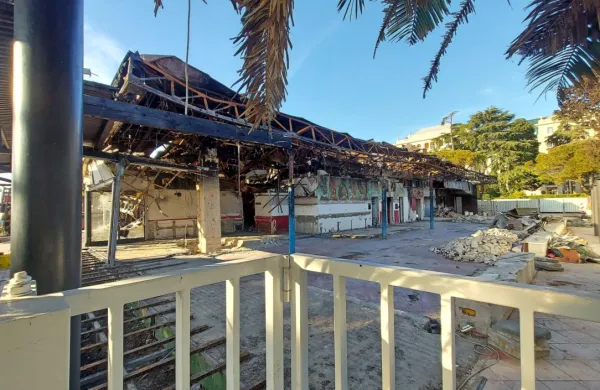 Kriminalisti  in  forenziki  ogleda  požarišča  zaradi nevarnosti še niso 
opravili  do  konca.