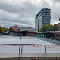 Drsališče na Bevkovem trgu že čaka na drsalce.